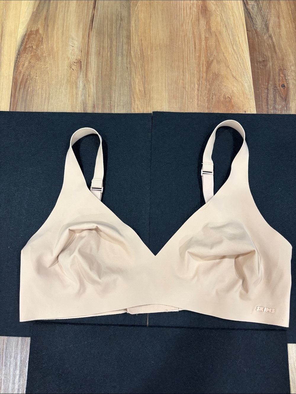 Skims  Seamless Nude Wireless Bra - Soft Support for Everyday Wear